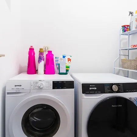 Gorgeous In With Kitchen Apartment *