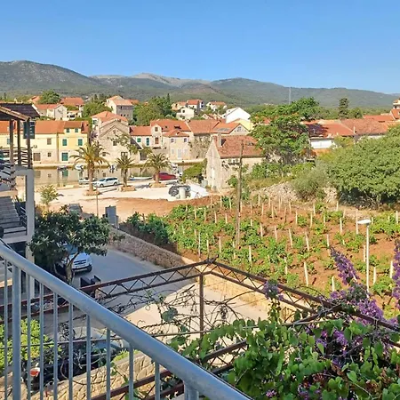 Daire 1 Bedroom Awesome In Vrboska