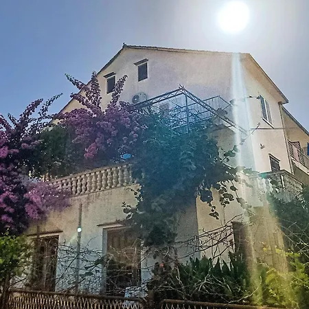 1 Bedroom Awesome In