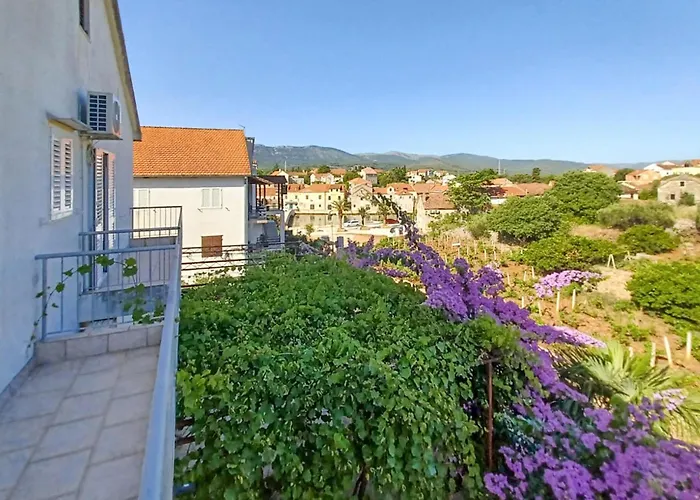 1 Bedroom Awesome In Appartamento Vrboska