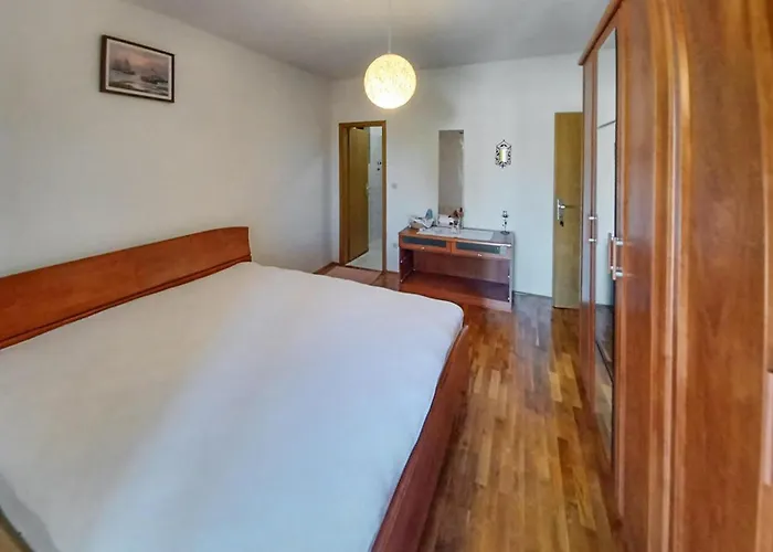 Appartamento 1 Bedroom Awesome In Vrboska