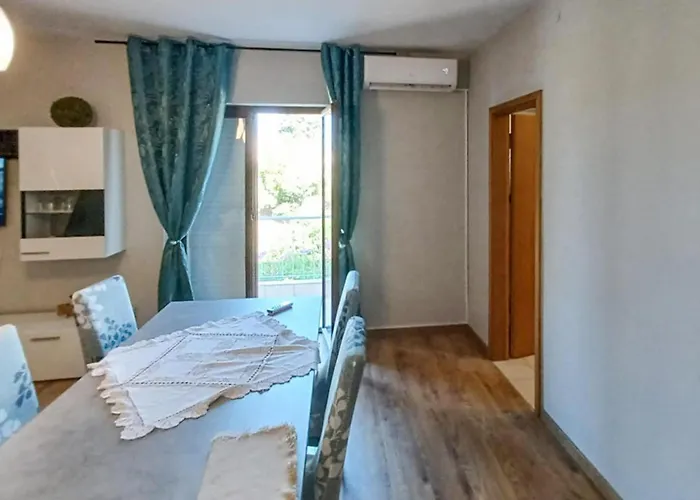 Appartamento 1 Bedroom Awesome In *