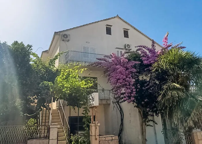 Appartamento 1 Bedroom Awesome In