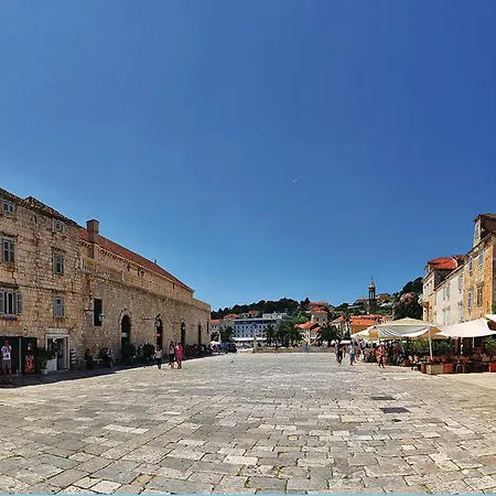 Apartman Gorgeous In With Kitchen Vrboska