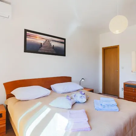Apartman Gorgeous In With Kitchen
